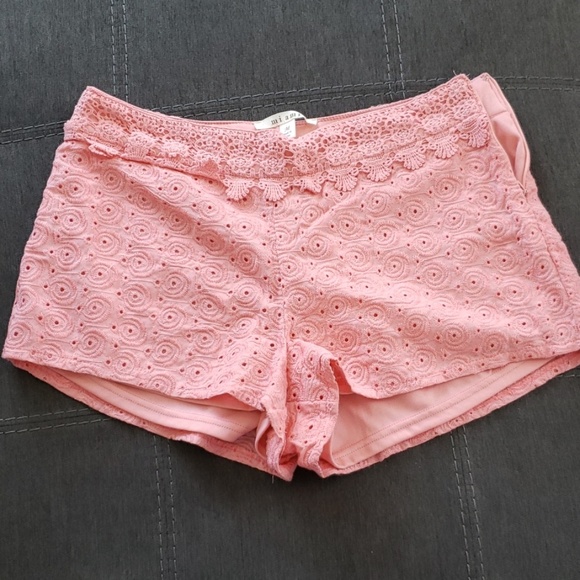 Pink shorts - Picture 3 of 4